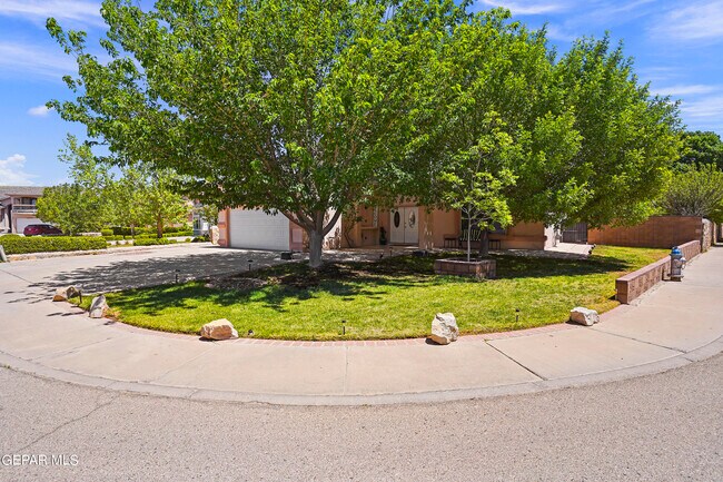 Building Photo - 1091 Los Moros Dr