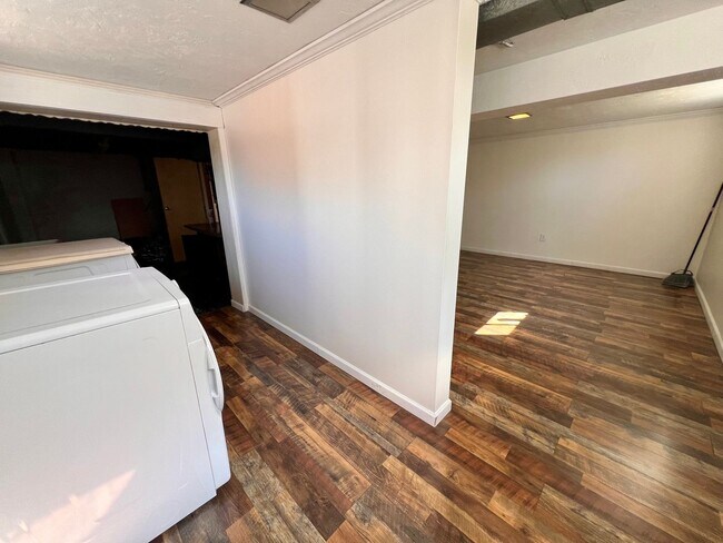 Building Photo - Pittsburgh - 2 Bedroom 1.5 Bathroom - Home...
