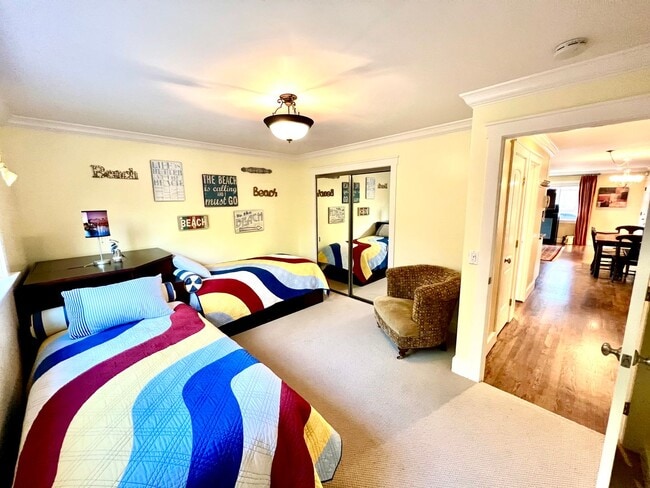 Building Photo - Available NOW! Single Family Unit in Pacif...