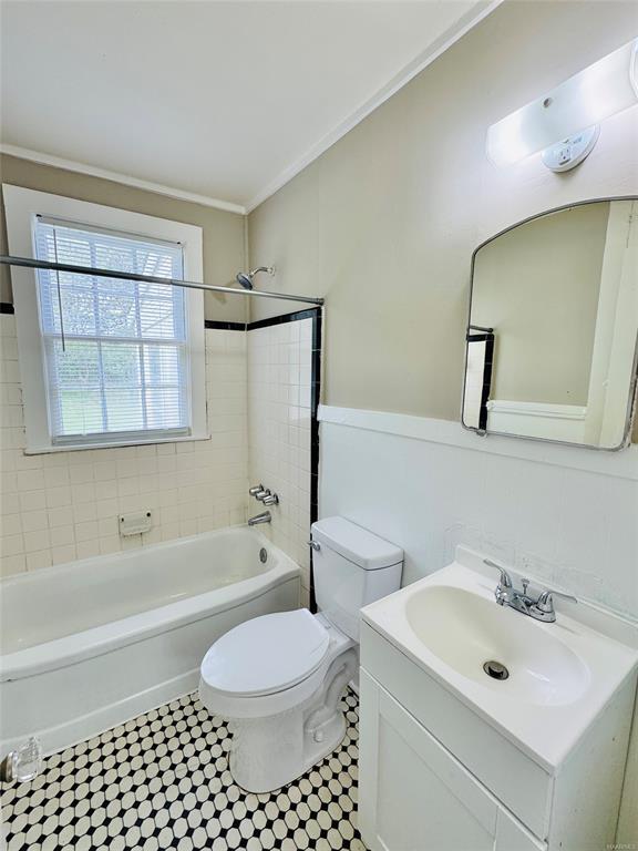 Building Photo - 2023 Windsor Ave