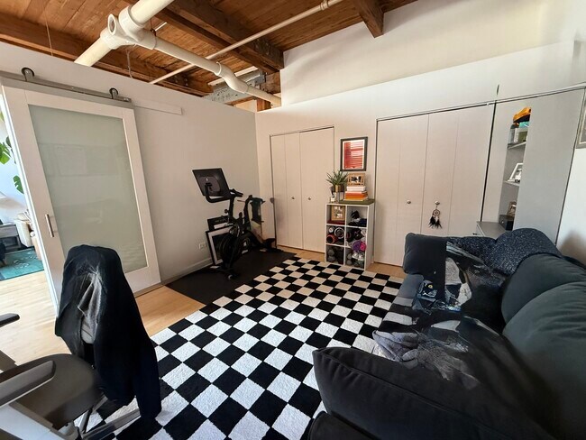 Building Photo - 1330 W Monroe St