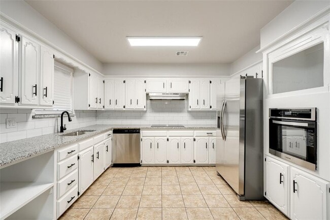 Building Photo - 324 NE 60th St
