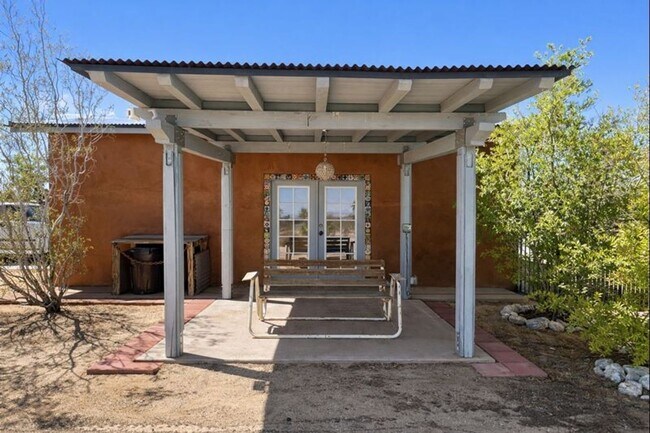 Building Photo - Charming 3-Bedroom Home for Rent in Landers, CA w SPA