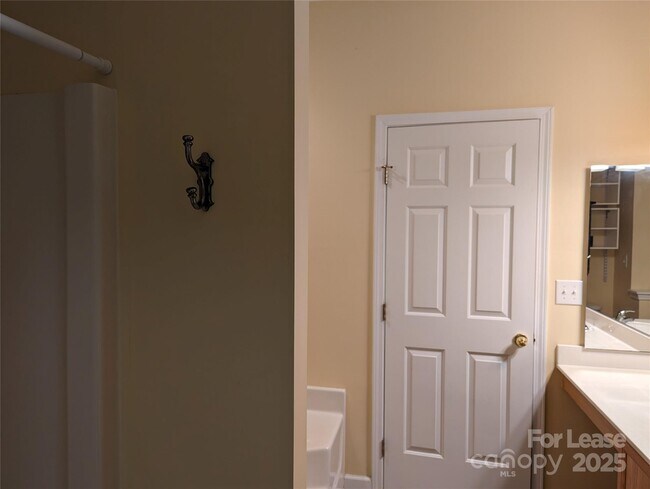 Building Photo - 7920 Mariners Pointe Cir