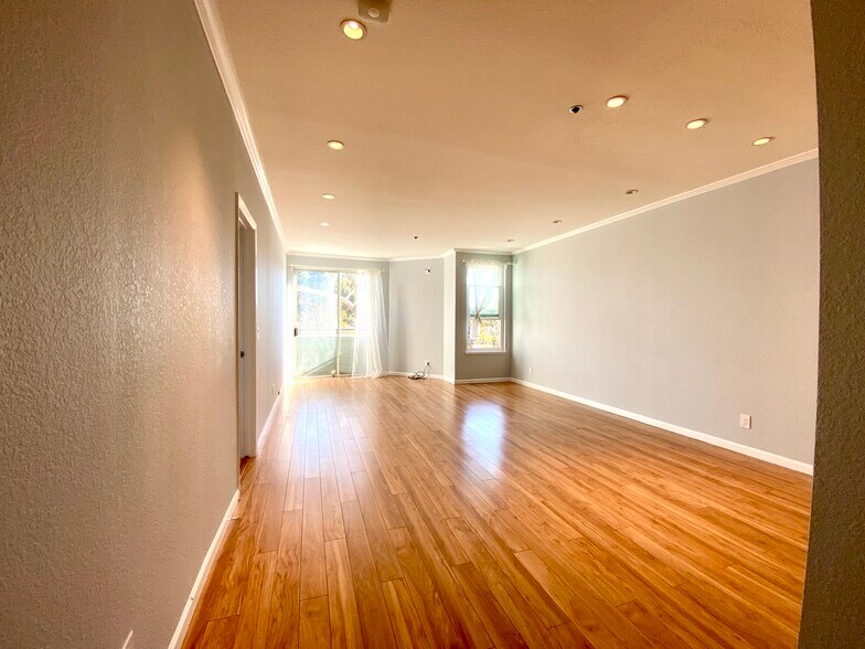 Building Photo - 411 Park Ave