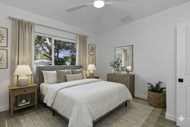 Building Photo - 2710 Boca Ciega Dr N