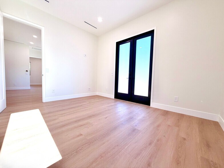 Building Photo - 27445 Cherry Creek Dr