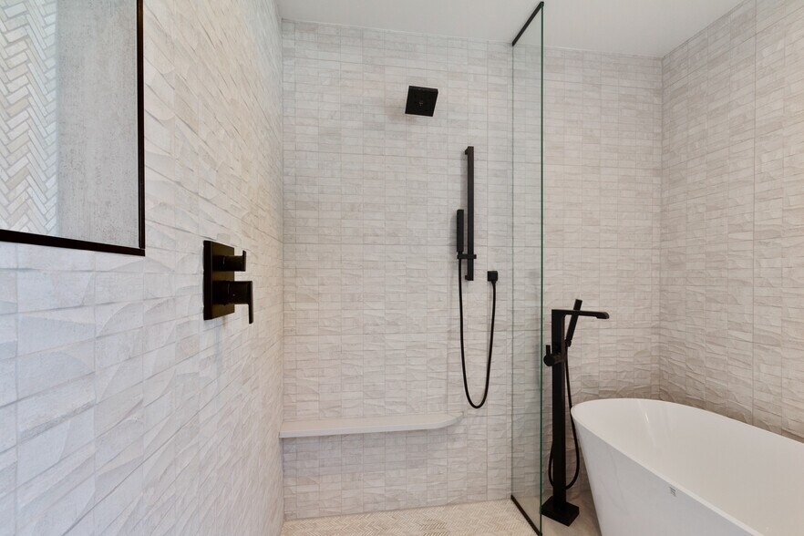 Rain shower, hand shower, and normal shower - 963 Tennyson St