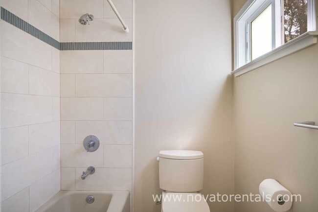 Building Photo - 2665 Center Rd