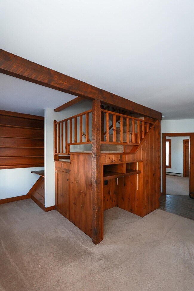 Building Photo - 25 Blucher St