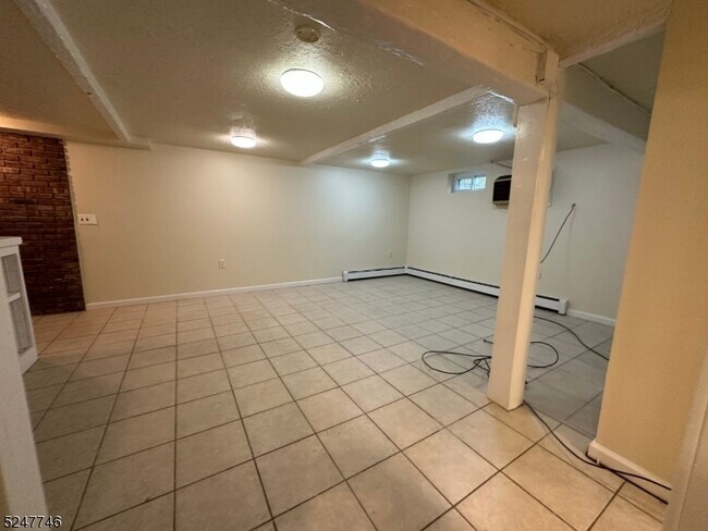 Building Photo - 8 Ferrary Pl