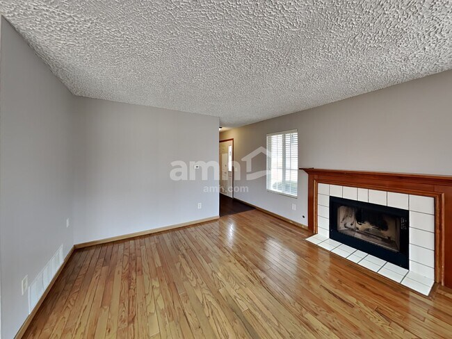 Building Photo - 1608 Bridle Post Drive Unit 10A