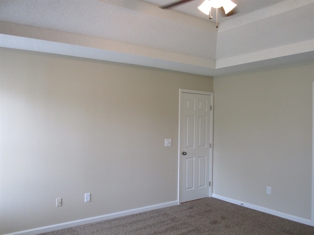 Building Photo - 2921 Knoll View Pl