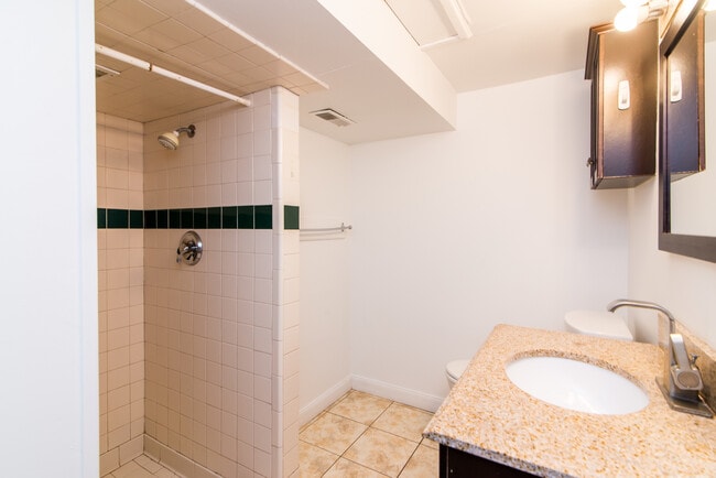 Building Photo - 812 Sybil St