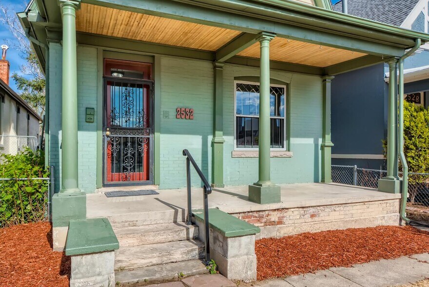 Building Photo - Charming Five Points home only blocks from downtown