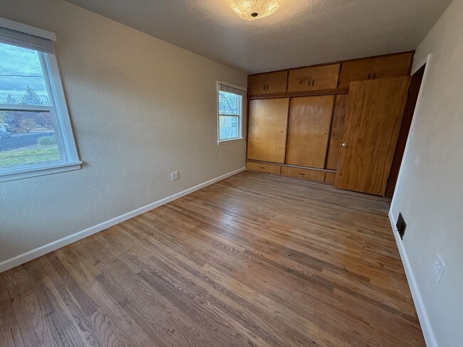 Building Photo - Remodelled Home on Dry Canyon