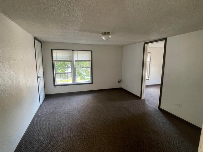 Primary Photo - 560 8th Ave N