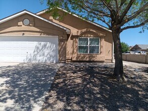 Building Photo - 3 Bedroom, 2 Bathroom Home! Schedule a Showing Soon!