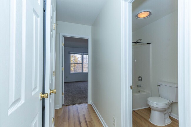 Building Photo - 3 Bed/2 Full,2 Half Bath Townhome in Martinsburg, WV