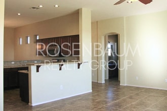 Building Photo - Gorgeous 3-bedrooms, 2-baths home in the b...