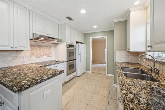 Building Photo - 14130 Britoak Ln