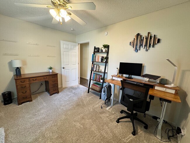 Building Photo - Newly remodeled Eastside home