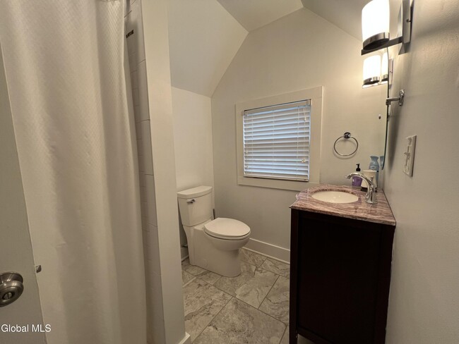 Building Photo - 223 Lake Ave