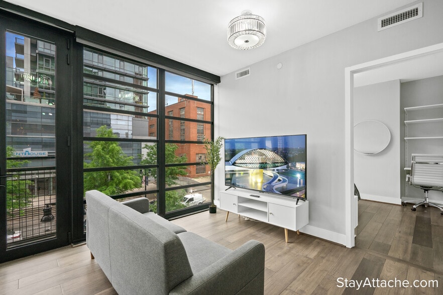 Building Photo - 1300 4th St SE