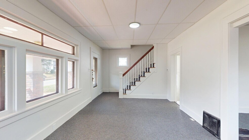 Building Photo - 109 W Ely St