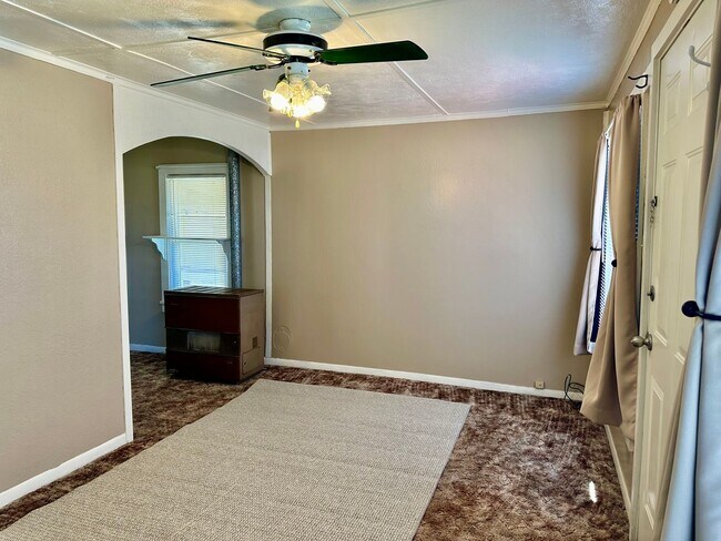 Building Photo - Hard to find 1 Bed 1 Bath House