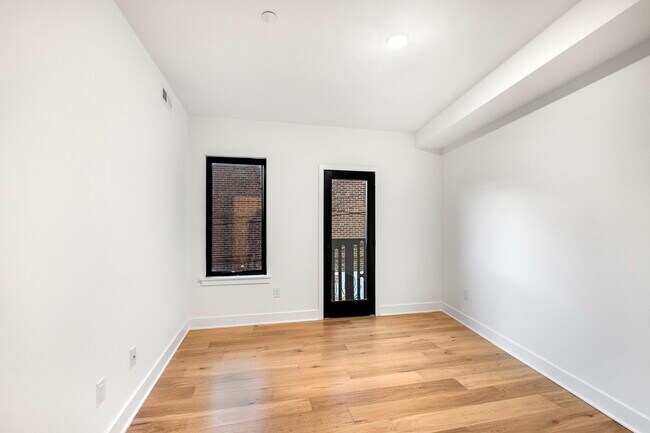 Building Photo - 1328 S 9th St