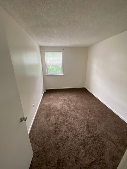 Building Photo - 637 Willow Way