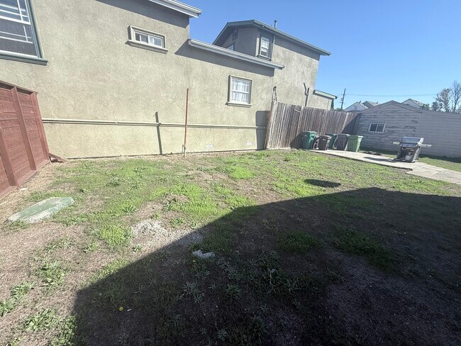 Building Photo - 9006 A St