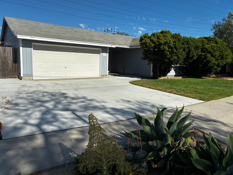 Building Photo - 2154 Stevely Ave