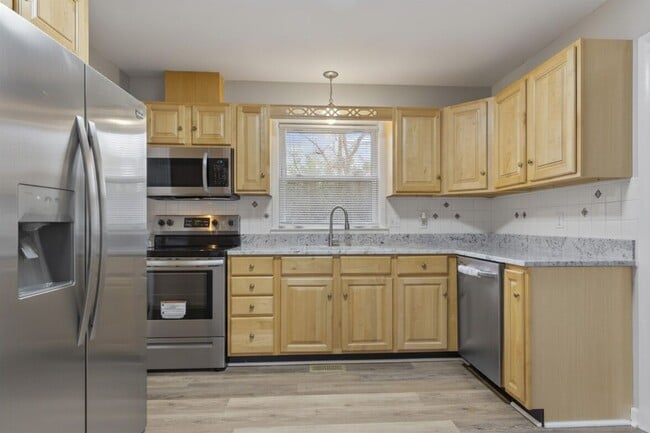 Building Photo - Williamsburg VA 3BR Rental – Updated Home with Granite Kitchen, Bonus Room & Fenced Backyard