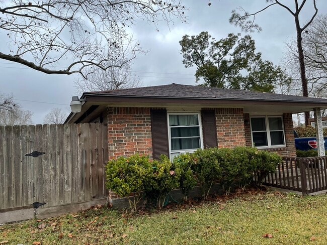 Building Photo - 301 Cypress St