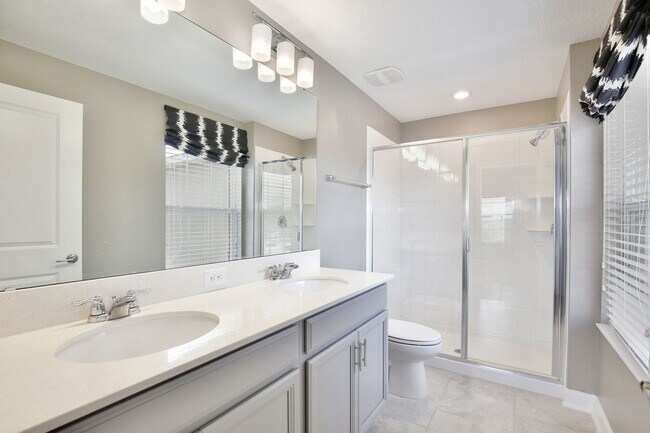 Building Photo - Former Model Townhome for Rent – Winter Ga...