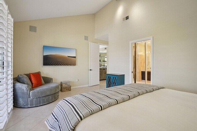 Building Photo - 29 Lakeshore Dr