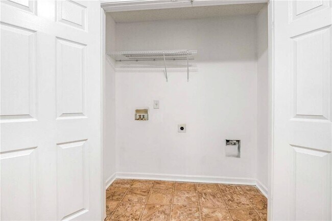 Building Photo - 588 Elle's Wy