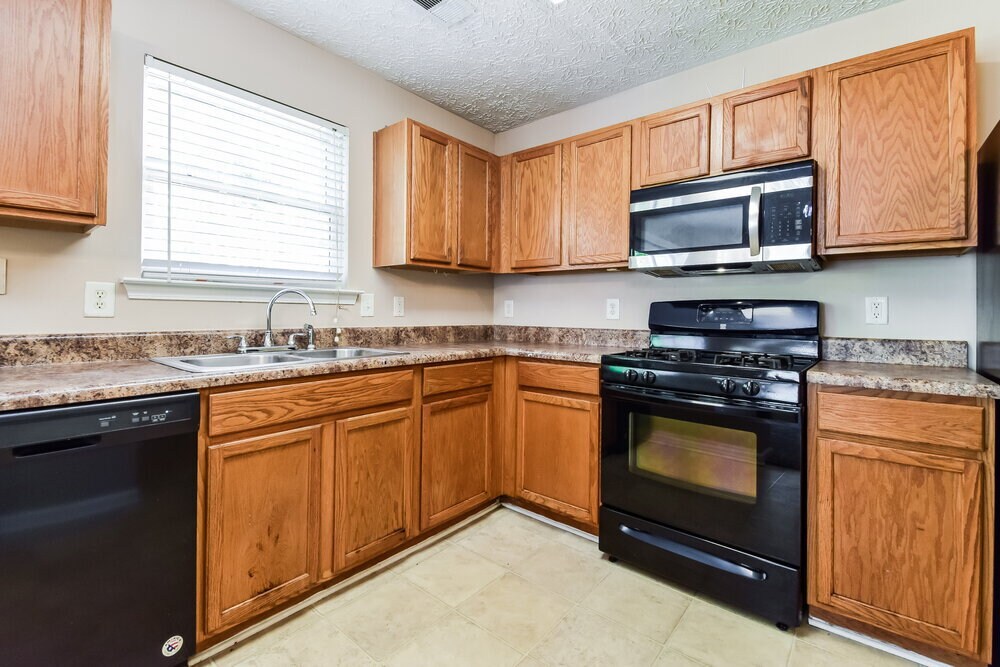 Building Photo - 125 Holly Mill Village Dr