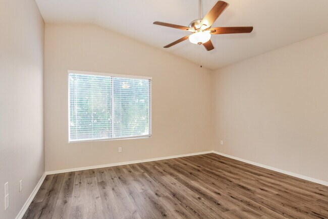 Building Photo - 9147 N 73rd Ln