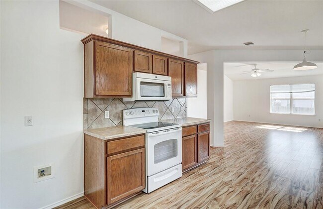 Building Photo - 1305 4 Cabin Ct