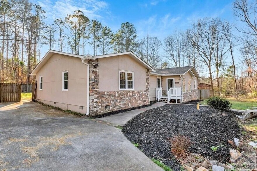 Building Photo - 155 Dwight Rd