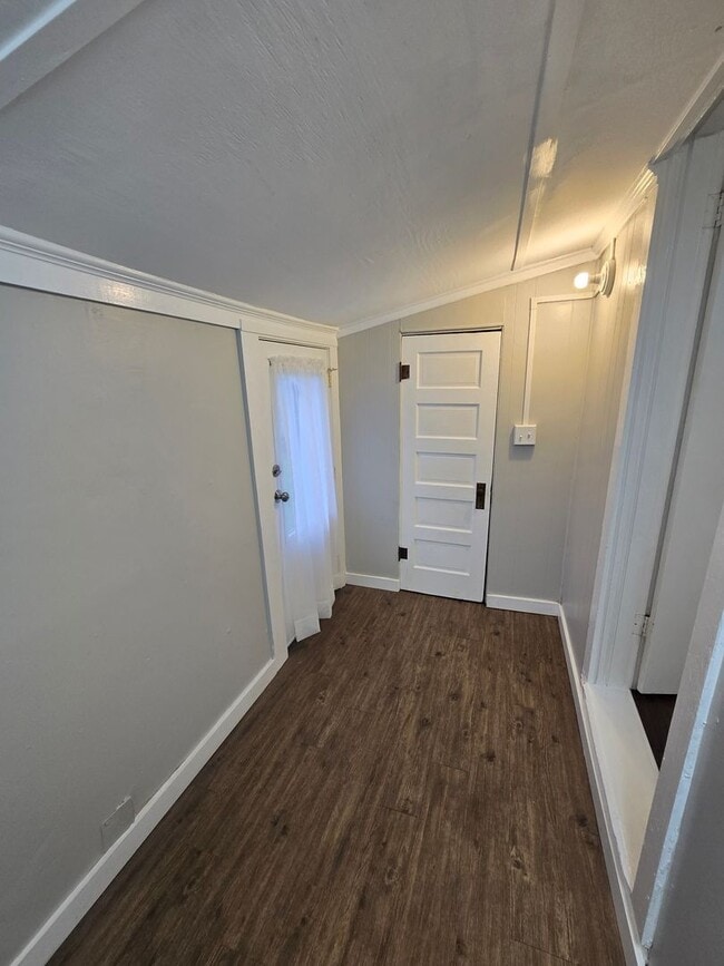 Building Photo - ***Newly remodeled 2/1*** located in the heart of Mineral Wells, TX minuets from Downtown