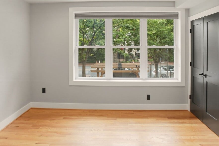 Building Photo - 1643 New Jersey Ave NW