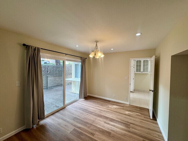 Building Photo - Nice Two-Story Unit with Attached Garage a...