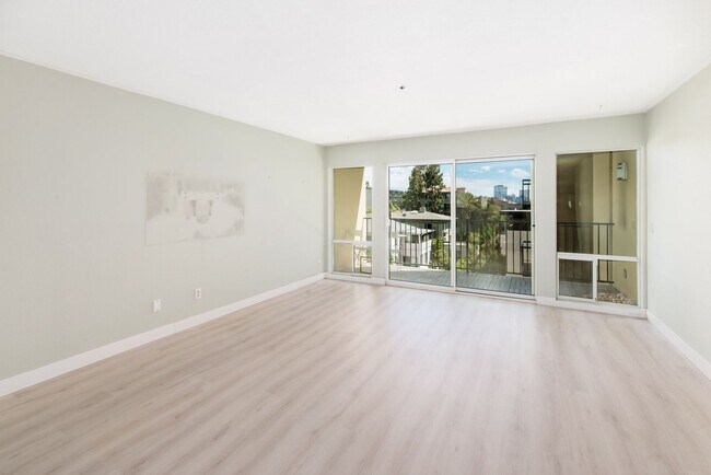 Building Photo - Beautiful Bankers Hill 2 bedroom condo