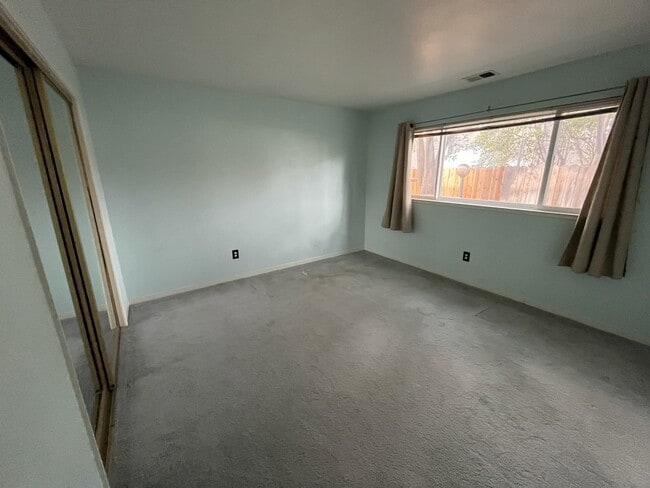 Building Photo - 1523 Hood Rd