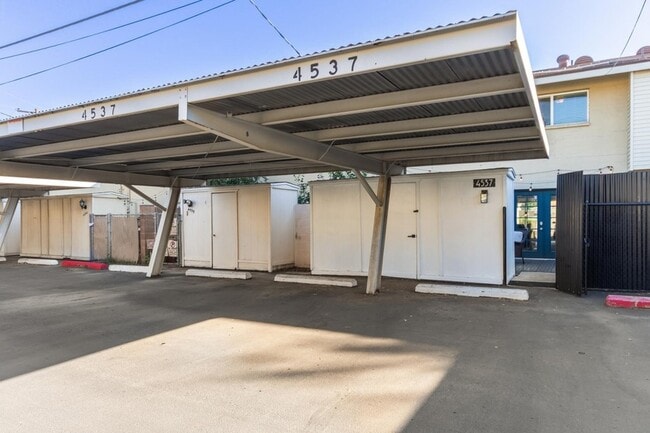 Building Photo - 4537 N 17th Ave