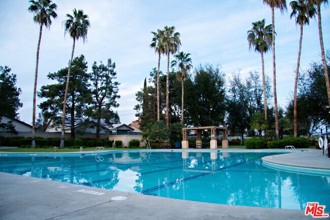 Building Photo - 8506 Blue Heron Dr